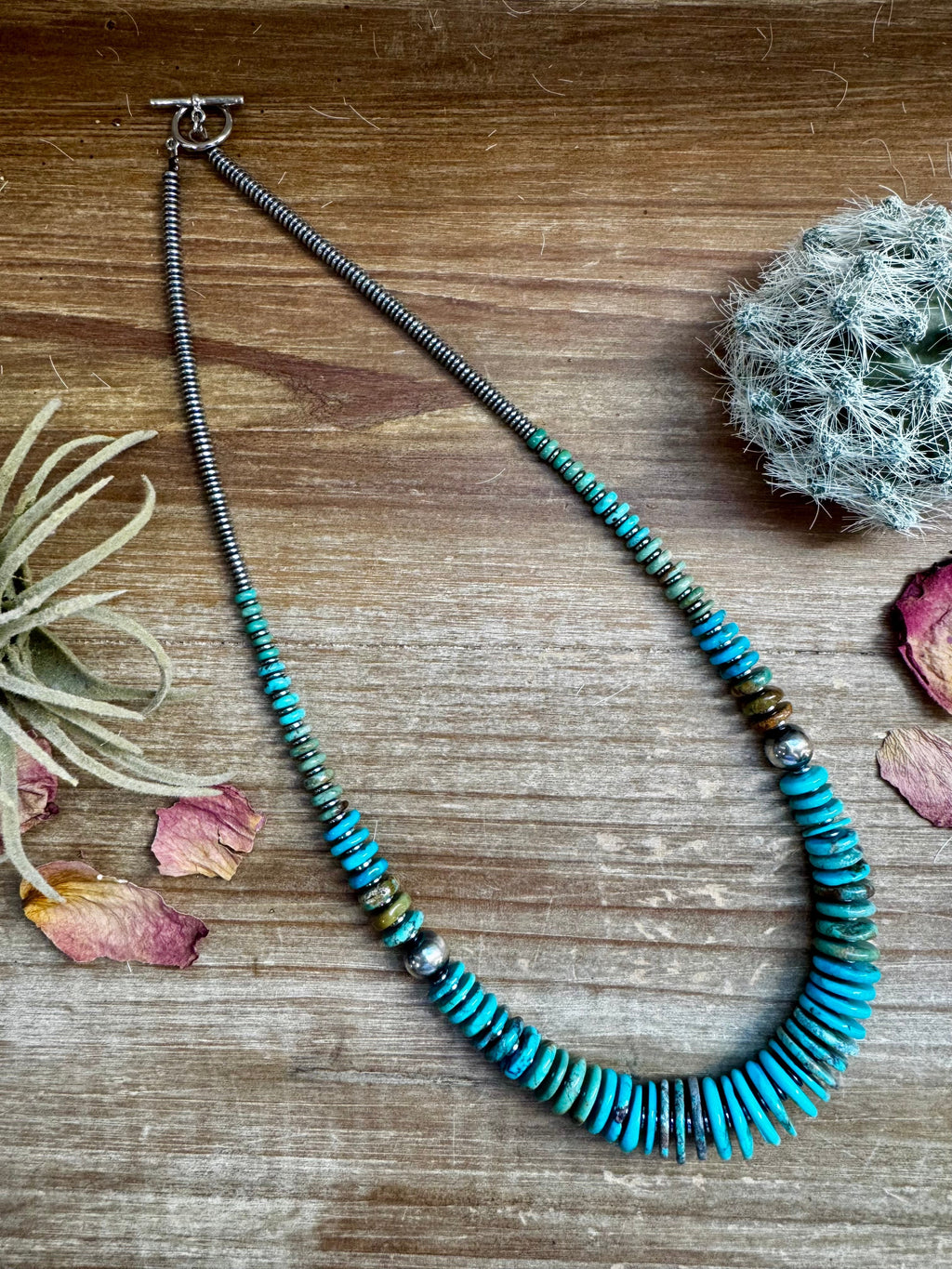 22 inch graduated turquoise necklace tri-color