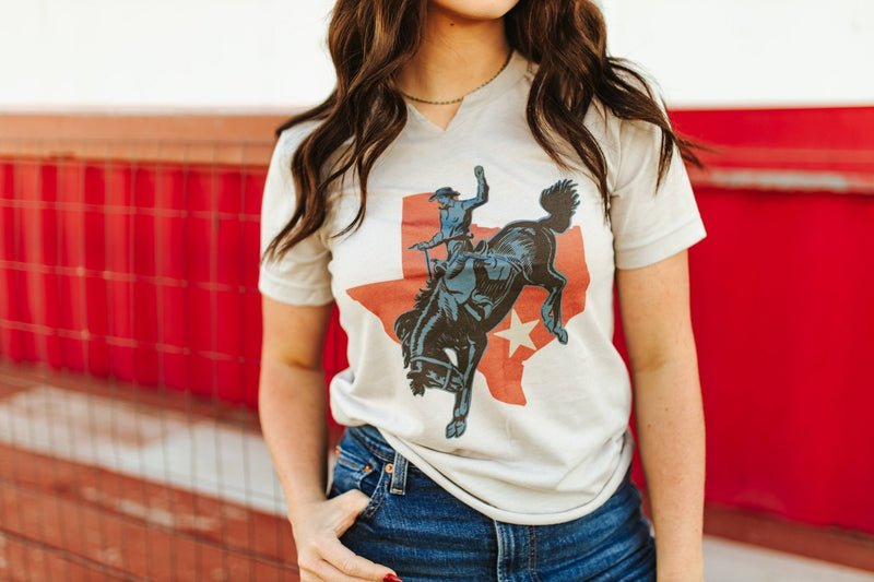 Raw Cut V-neck Texas Cowboy Graphic TeeMultiS